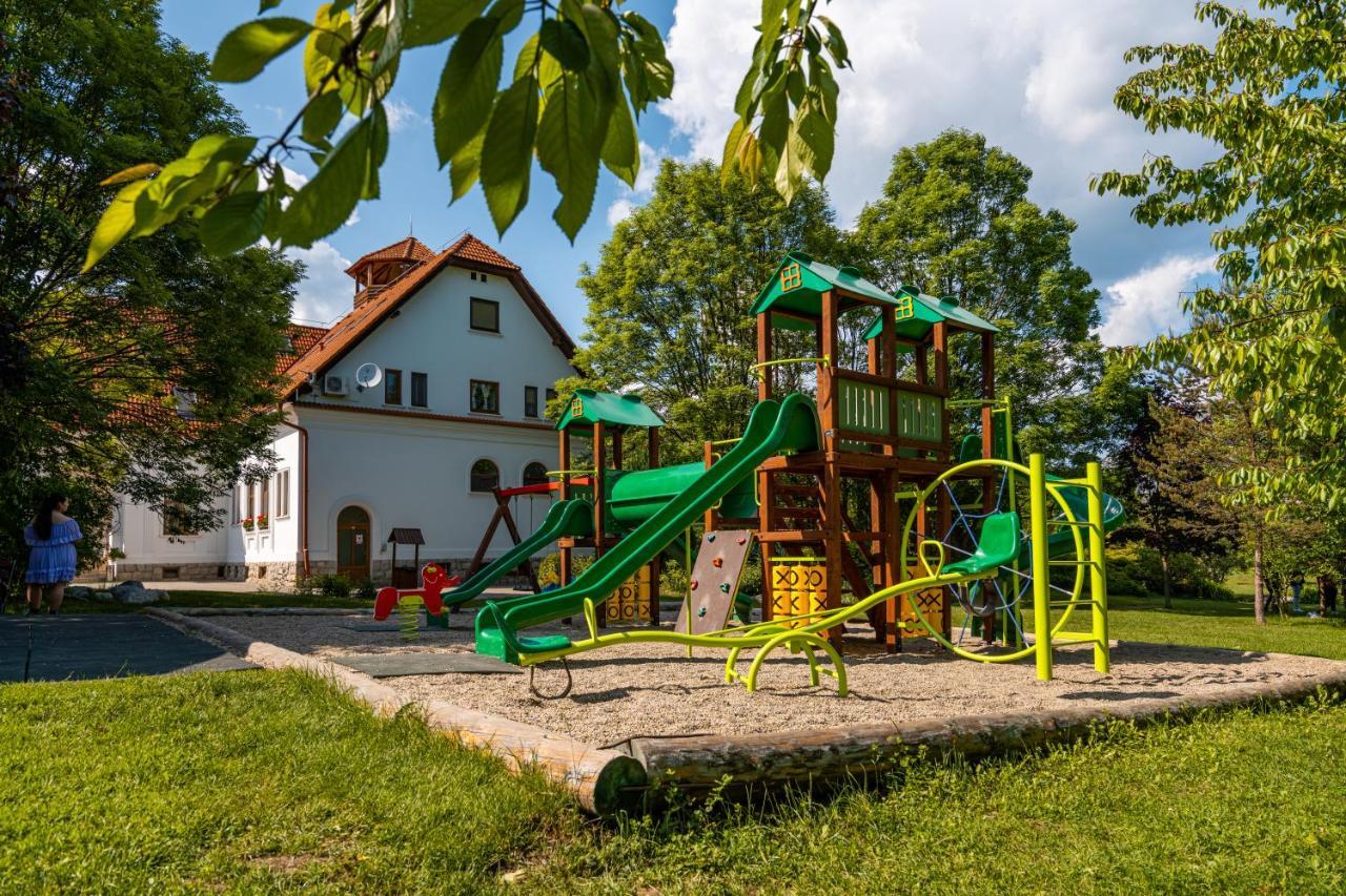 Отель Conacul Secuiesc-Szekelyko Kuria Coltesti Экстерьер фото