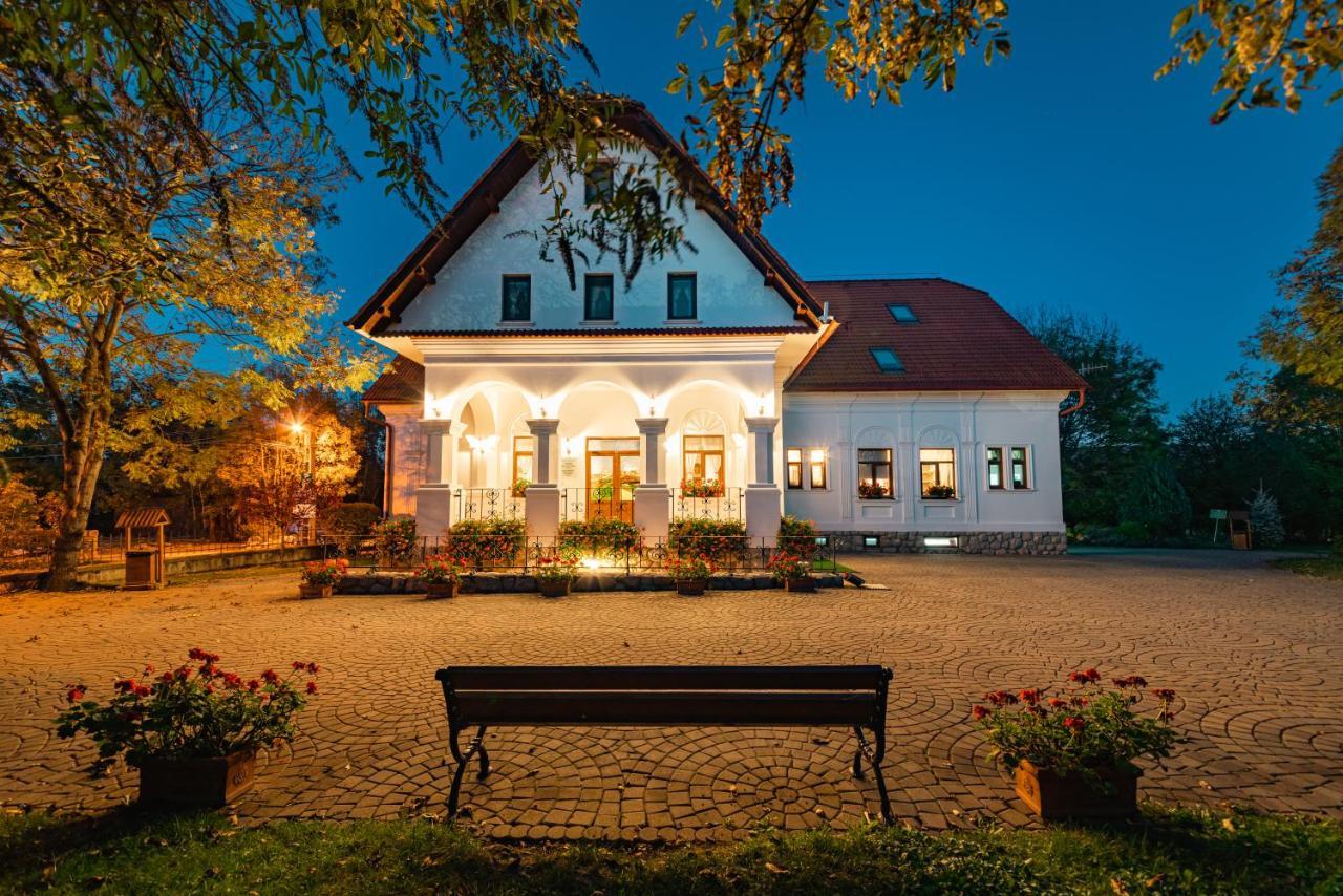Отель Conacul Secuiesc-Szekelyko Kuria Coltesti Экстерьер фото
